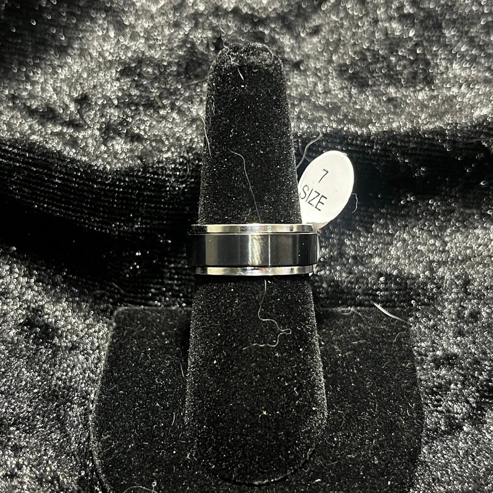 Black and silver fidget ring